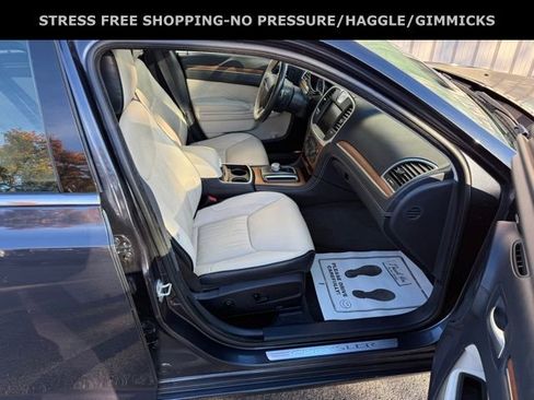 Used 2016 Chrysler 300 C Platinum w/ Safetytec Plus Group image 38