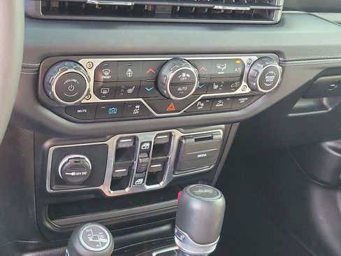 Used 2024 Jeep Wrangler High Altitude AWD/4WD image 29