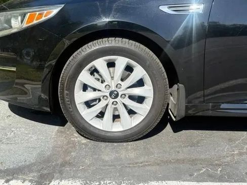 Used 2018 Kia Optima LX w/ 17" Alloy Wheels Package FWD image 29