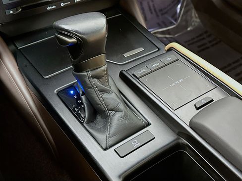 Used 2020 Lexus ES 350 w/ Premium Package FWD image 16