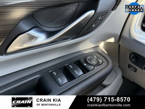 Used 2022 GMC Terrain SLE image 12