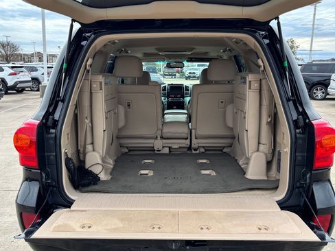 Used 2013 Toyota Land Cruiser image 25