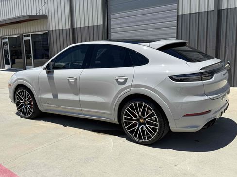 Used 2022 Porsche Cayenne GTS AWD/4WD image 92