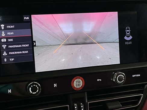 Certified 2025 Porsche Macan AWD/4WD image 6