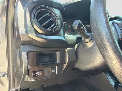 Used 2018 Toyota Tacoma SR AWD/4WD image 29