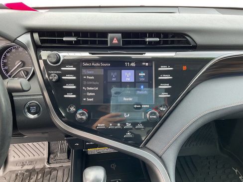 Used 2020 Toyota Camry XLE image 20