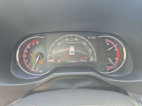 Used 2024 Toyota RAV4 XLE w/ Convenience Package FWD image 20