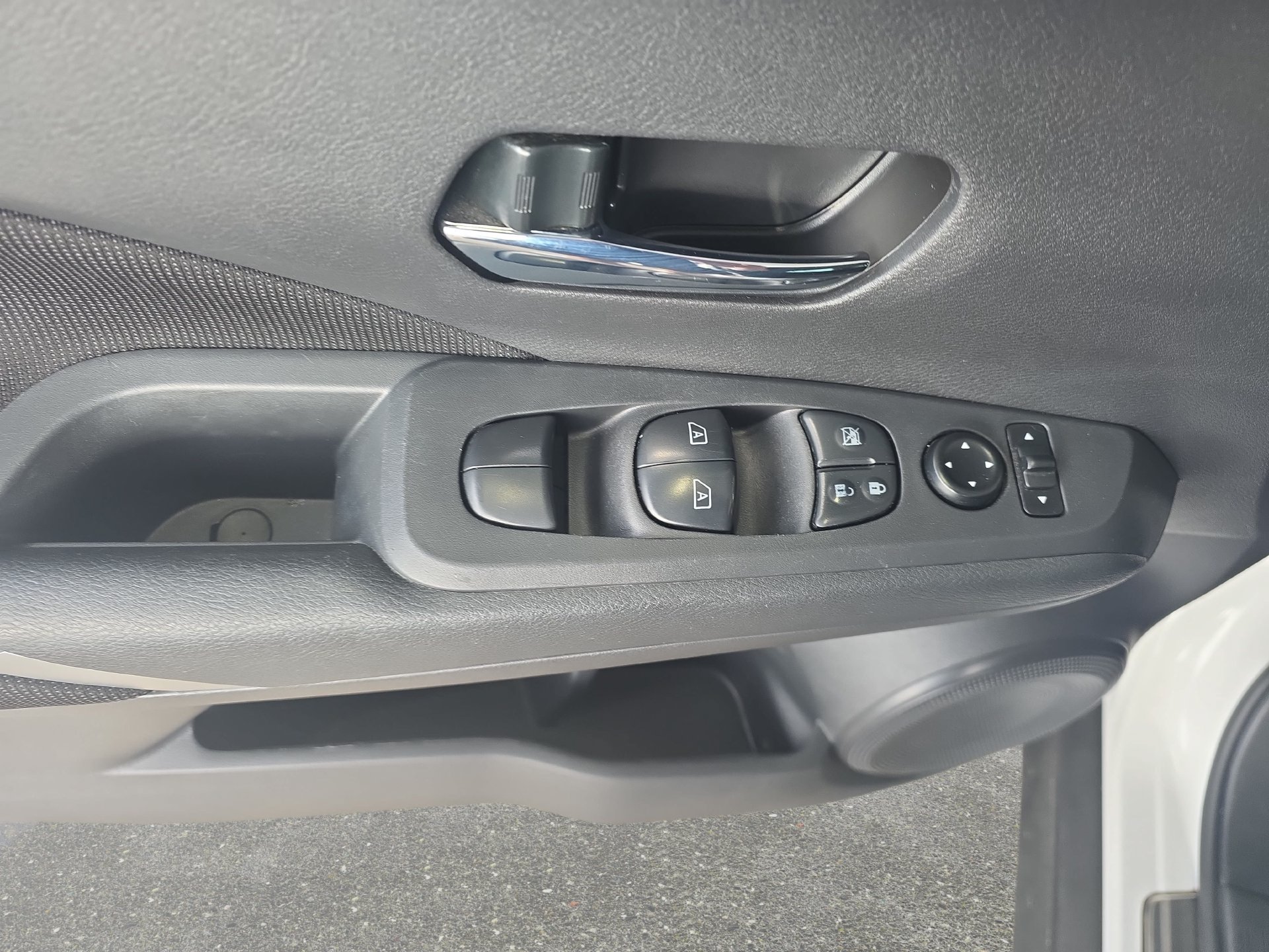 Used 2024 Nissan Kicks SV w/ Exterior Package FWD image 26