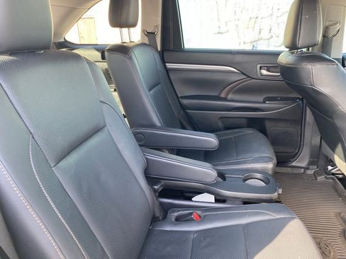 Used 2018 Toyota Highlander Limited image 26