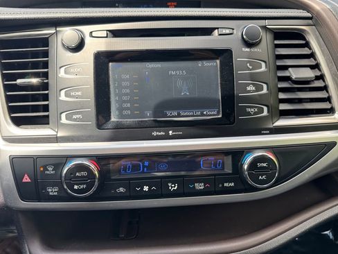 Used 2015 Toyota Highlander Plus AWD/4WD image 21