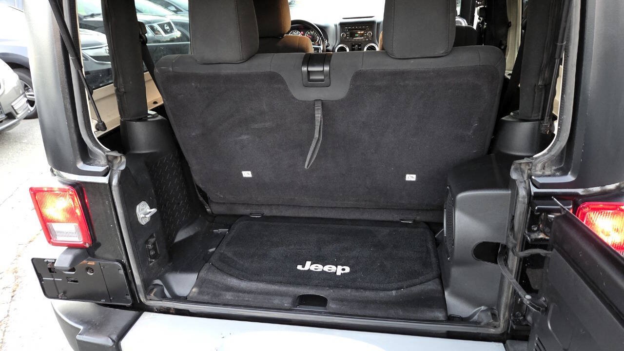 Used 2012 Jeep Wrangler Sahara w/ Dual Top Group AWD/4WD image 33
