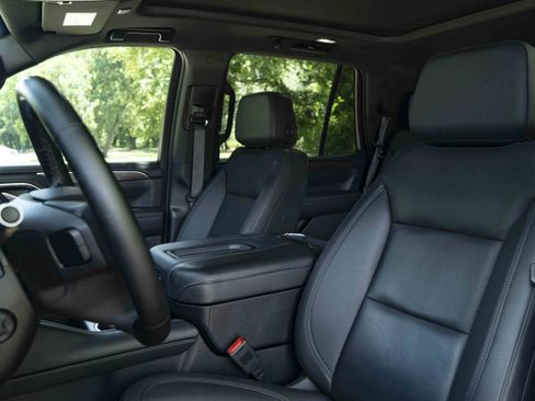 Used 2023 Chevrolet Tahoe Z71 w/ Z71 Off-Road Package AWD/4WD image 17