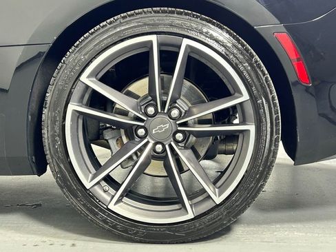 Used 2021 Chevrolet Camaro LT w/ Technology Package image 33