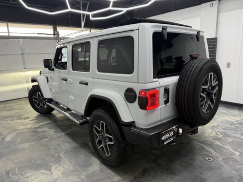 Used 2024 Jeep Wrangler Unlimited Sahara AWD/4WD image 2