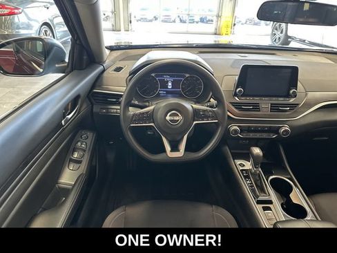 Used 2024 Nissan Altima 2.5 SV AWD/4WD image 2
