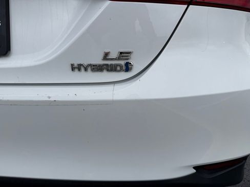 Certified 2020 Toyota Camry LE image 9