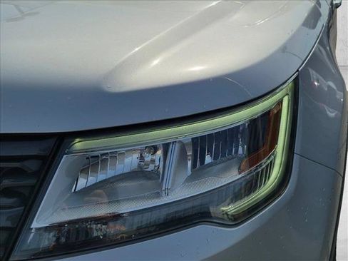 Used 2019 Ford Explorer XLT w/ Equipment Group 202A FWD image 9