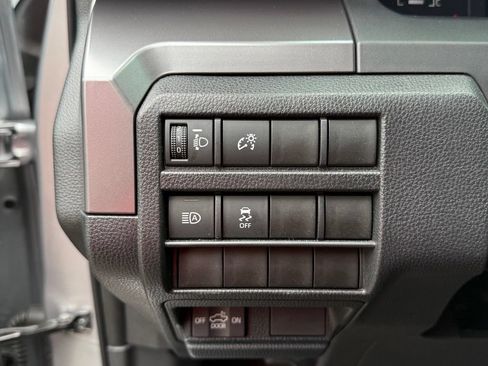 Certified 2025 Toyota Tacoma SR5 AWD/4WD image 14
