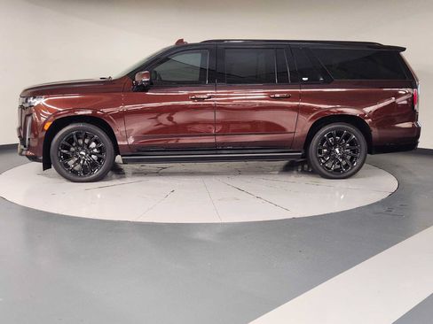 Used 2023 Cadillac Escalade ESV Sport w/ LPO, ONYX Package RWD image 5
