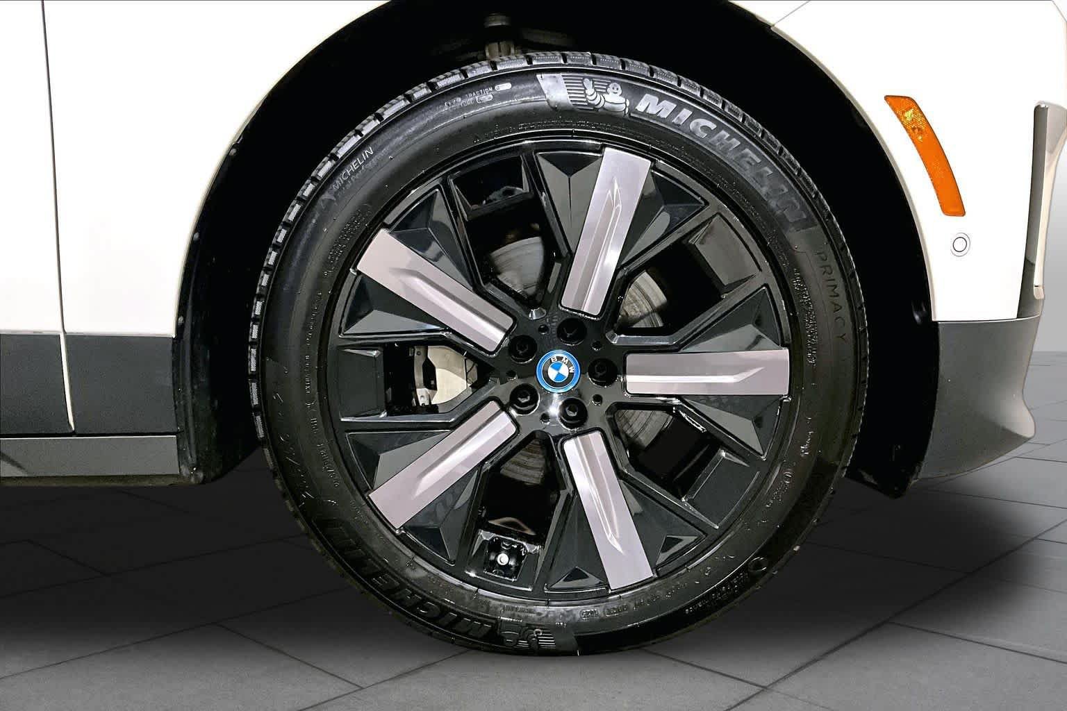 Used 2024 BMW iX xDrive50 w/ Convenience Package AWD/4WD image 10