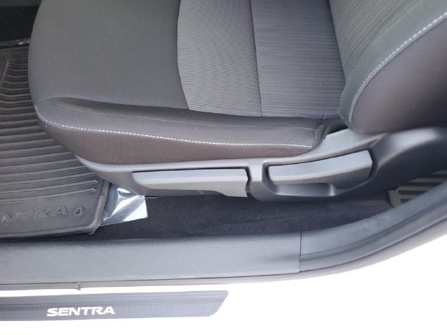 Certified 2025 Nissan Sentra SV FWD image 17