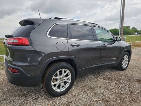 Used 2017 Jeep Cherokee Latitude image 4