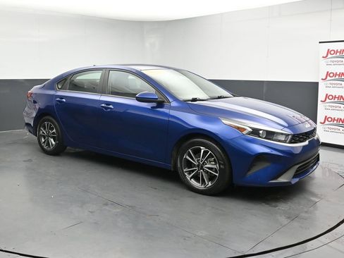 Used 2022 Kia Forte LXS FWD image 2