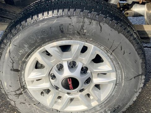 New 2026 GMC Sierra 2500 SLE image 32