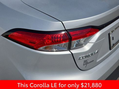 Used 2025 Toyota Corolla LE FWD image 40