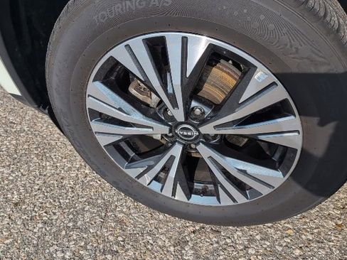 Used 2023 Nissan Rogue SV AWD/4WD image 22