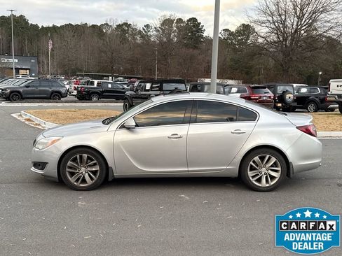 Used 2015 Buick Regal image 2