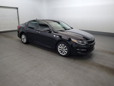 Used 2018 Kia Optima LX w/ 17" Alloy Wheels Package FWD image 11