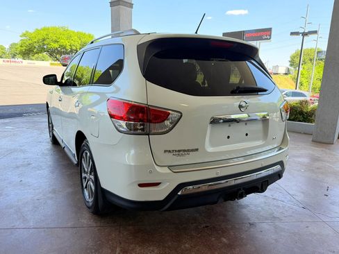 Used 2015 Nissan Pathfinder SL w/ SL Tech Package FWD image 4