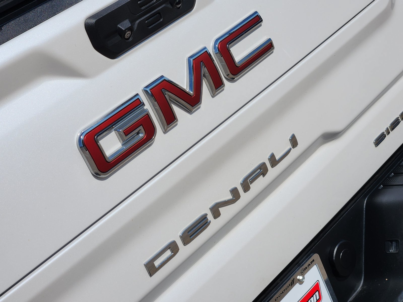 Used 2023 GMC Sierra 1500 Denali w/ Denali Reserve Package AWD/4WD image 18