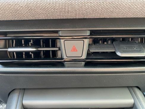 Used 2025 Volkswagen Tiguan S AWD/4WD image 38