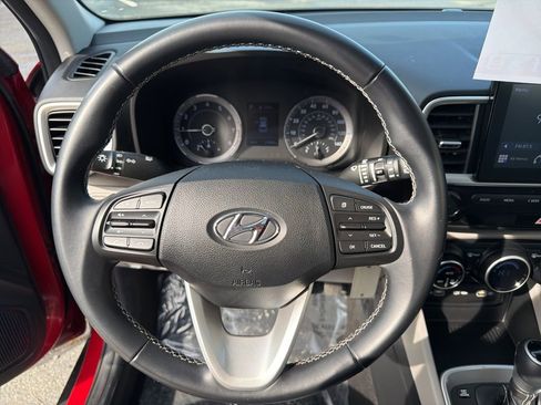 Used 2022 Hyundai Venue SEL w/ Cargo Package image 17