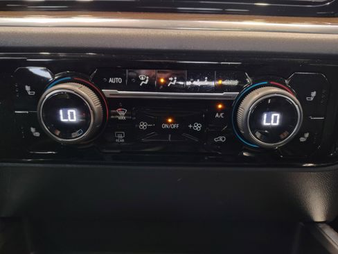 Used 2023 Chevrolet Silverado 1500 LT Trail Boss w/ LT Trail Boss Premium Package AWD/4WD image 18
