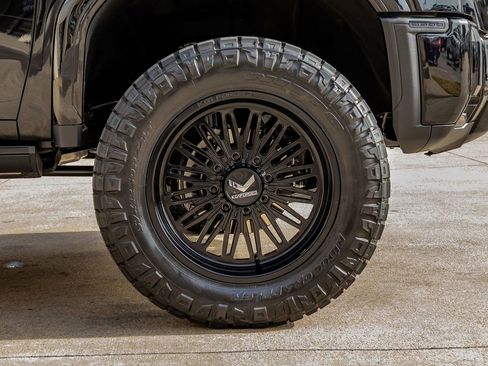 Used 2025 GMC Sierra 2500 Denali Ultimate image 12