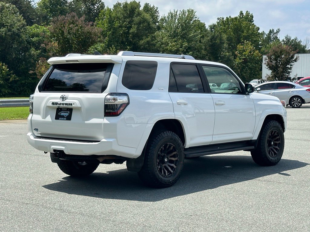 Used 2016 Toyota 4Runner SR5 AWD/4WD image 9