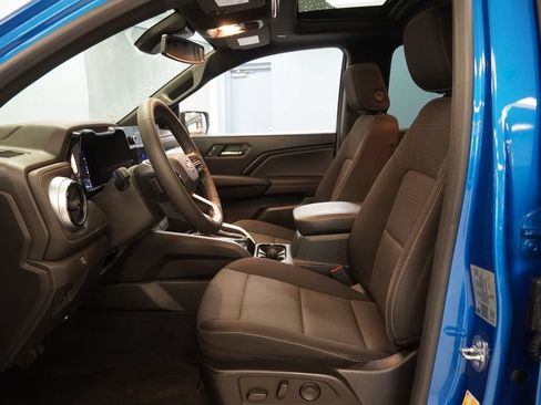 Used 2023 Chevrolet Colorado LT w/ LT Convenience Package II AWD/4WD image 6