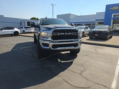 Used 2024 RAM 2500 Tradesman w/ Chrome Appearance Group AWD/4WD image 3