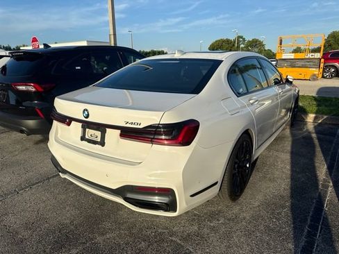 Used 2022 BMW 740i w/ M Sport Package RWD image 2