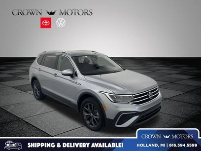 Used 2023 Volkswagen Tiguan SE w/ Panoramic Sunroof Package
