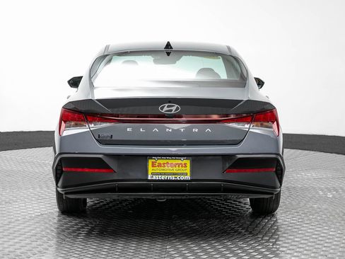 Used 2024 Hyundai Elantra SE FWD image 6