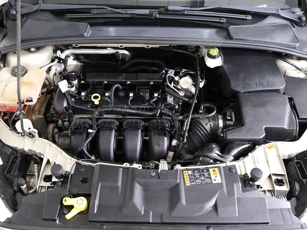 Used 2018 Ford Focus SE w/ Cold Weather Package FWD image 18