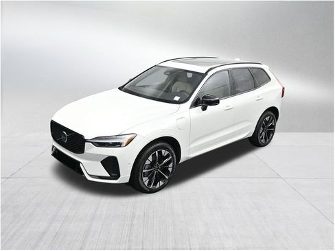 New 2026 Volvo XC60 T8 Plus w/ Protection Package Premier AWD/4WD image 13