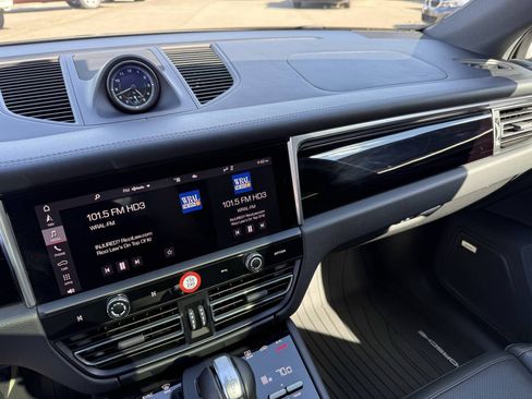 Used 2022 Porsche Macan AWD/4WD image 14