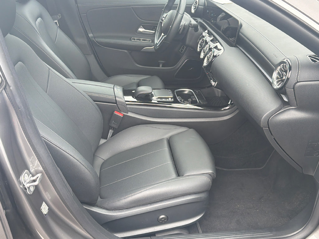 Used 2023 Mercedes-Benz CLA 250 image 13