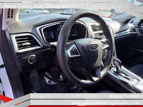 Used 2016 Ford Fusion SE FWD image 14