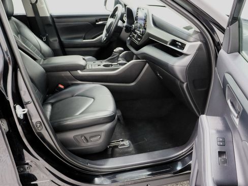 Used 2021 Toyota Highlander XLE image 41